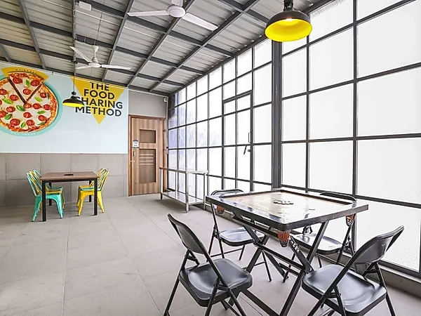 PG in North Campus with Common Area