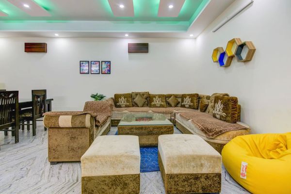 Apartment in Golf Course Extension with Living Area