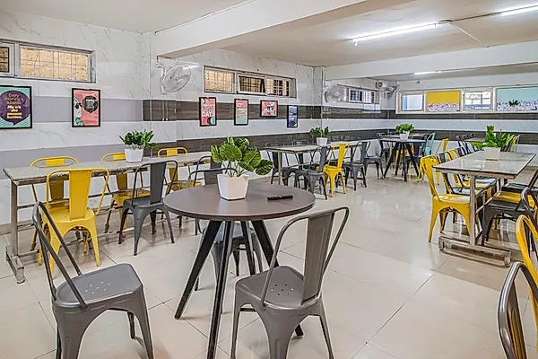 PG in Pondha with Kitchen
