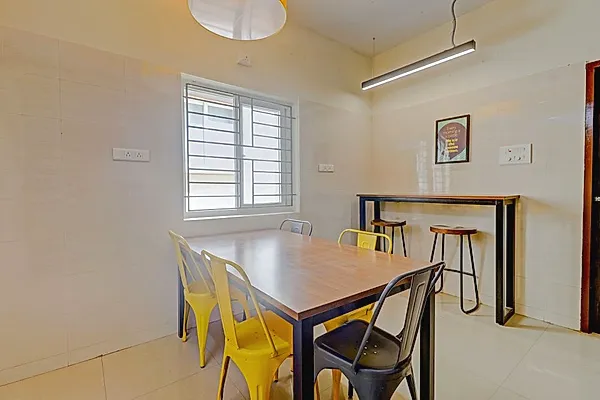 PG in Porur with Dining Area