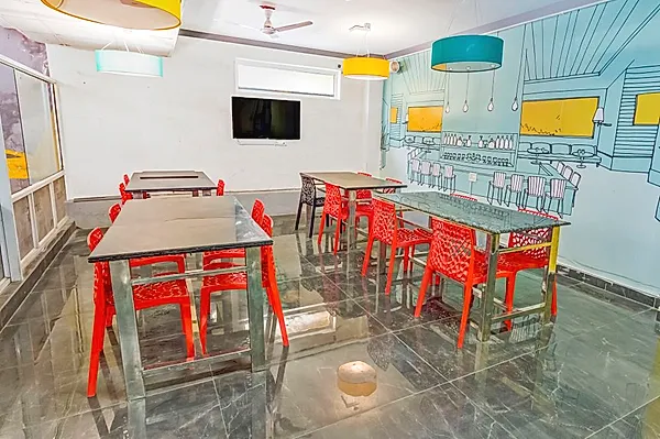 PG in Pondha with Dining Area
