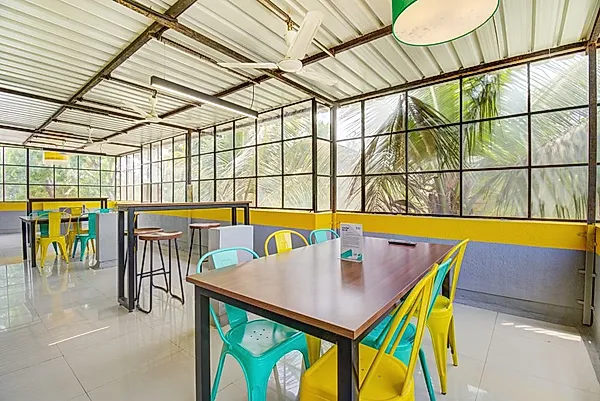 PG in Kothrud with Dining Area