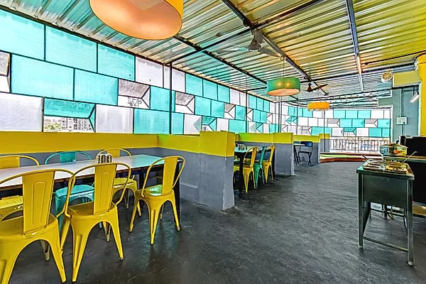 PG in Karve Nagar with Dining Area