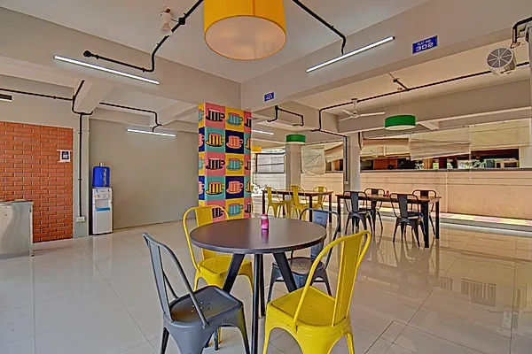 PG in Viman Nagar with Dining Area