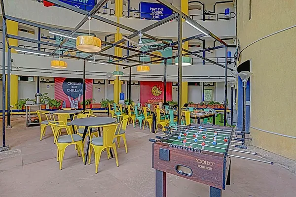 PG in Vile Parle with Dining Area