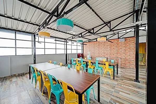 PG in Domlur with Dining Area