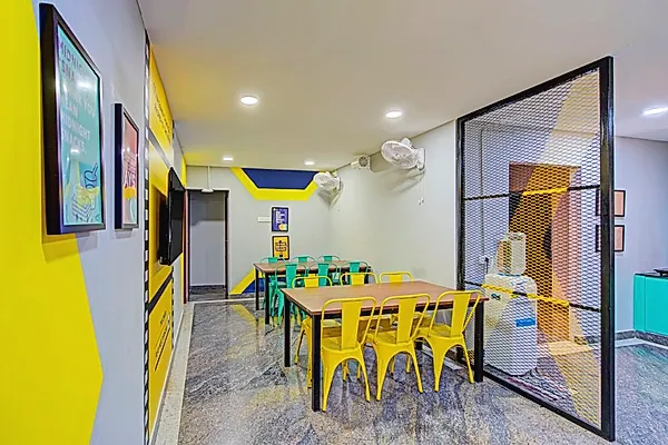 PG in Porur with Dining Area