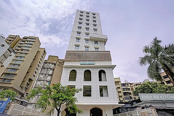 PG in Juhu Facade