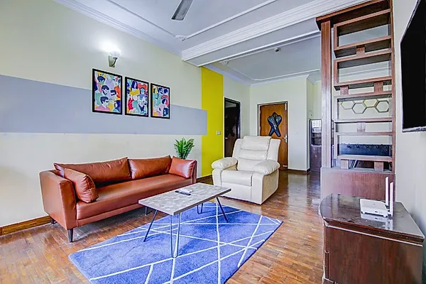 Apartment in Golf Course Road with Living Area