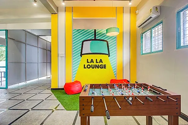 PG in Narsingi with Common Area
