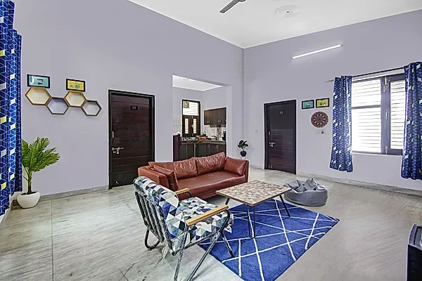Apartment in Golf Course Road with Living Area