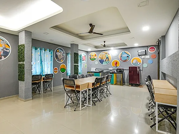 PG in Ajwa Road with Dining Area