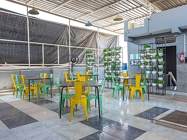 PG in Bhanwar Kua with Dining Area