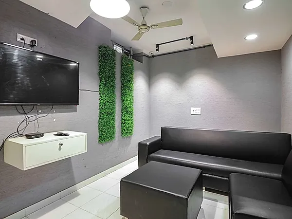 PG in North Campus with Common Area